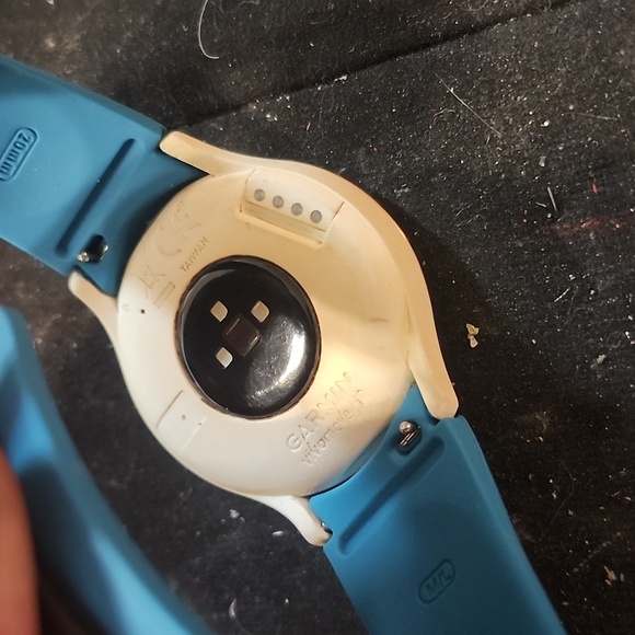 Garmin Vivomove HR Rose Gold with a Turquoise Band - Picture 5 of 5